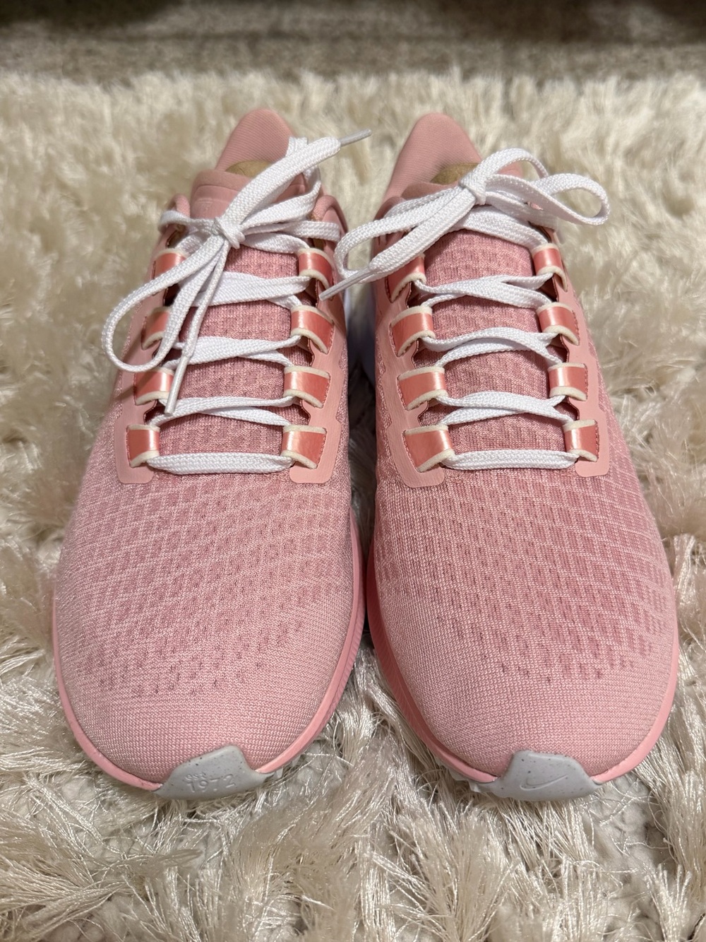 NWOT NIKE air zoom pegasus
37 pink shoes size 9.5